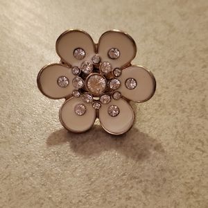 Flower size 6 gold ring
